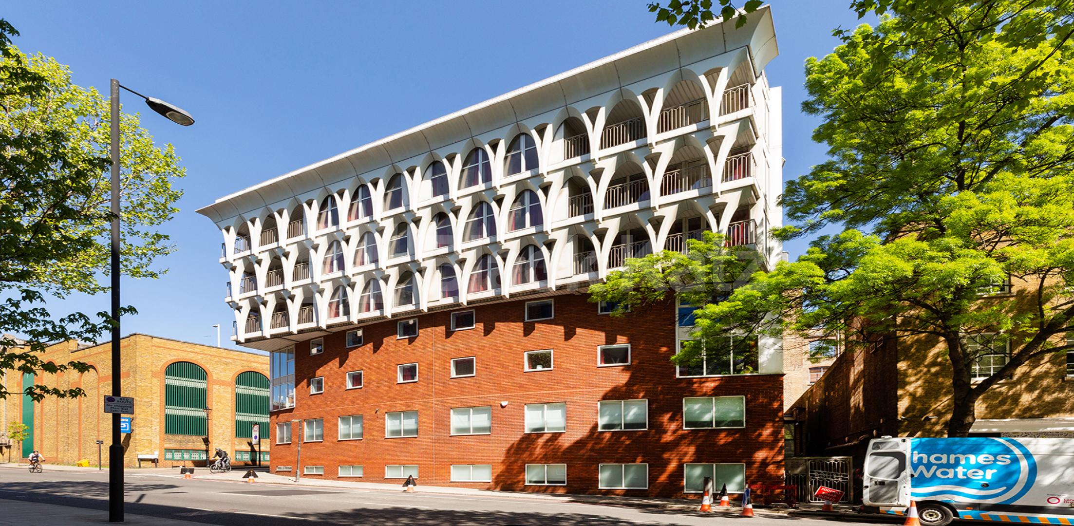 			AMAZING ZONE 1 LOCATION!, 3 Bedroom, 2 bath, 1 reception Flat			 Farringdon Road, FARRINGDON / HOLBORN